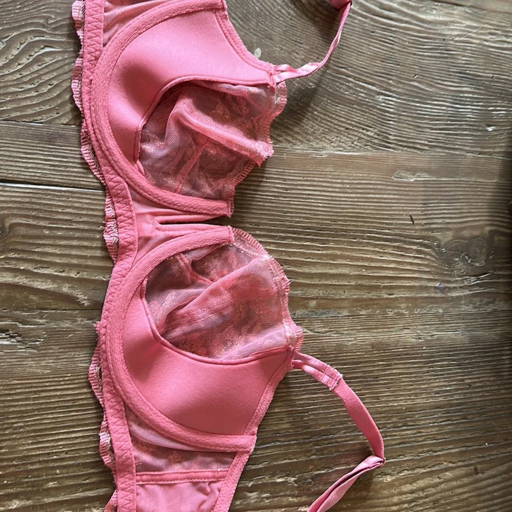 Victoria’s Secret bra coral 34D